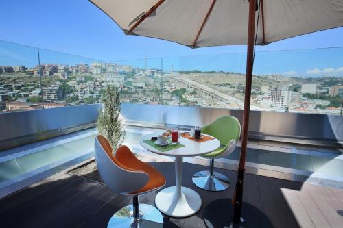 Opera Suite Hotel - image 14