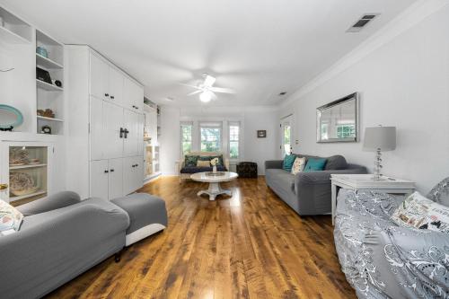 3 Houses 30 guests Country 14 acre Pecan Orchard in 聖馬可斯
