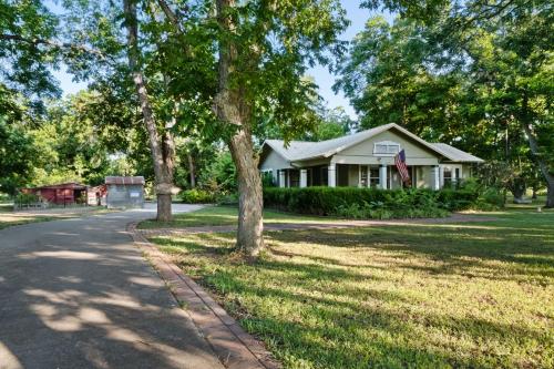 3 Houses 30 guests Country 14 acre Pecan Orchard in 聖馬可斯