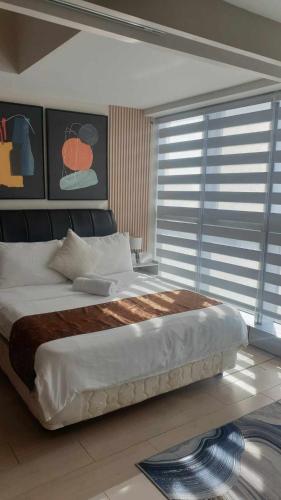 Uptown Parksuites Tower 1 BGC, Metro Manila