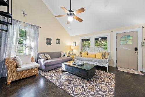 3 Houses 30 guests Country 14 acre Pecan Orchard in 聖馬可斯
