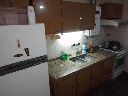 SN3 Pequeño Monoambiente Con Cochera Compartida, Cocina, Heladera, Aire