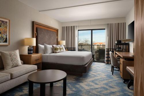 King Room with Garden View image 6