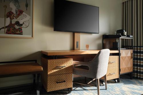 King Room with Garden View image 5