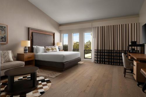 King Room with Pool View - High Floor image 7