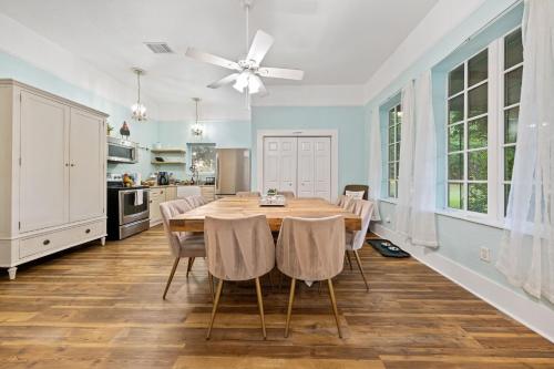 3 Houses 30 guests Country 14 acre Pecan Orchard in 聖馬可斯