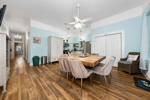 3 Houses 30 guests Country 14 acre Pecan Orchard in 聖馬可斯