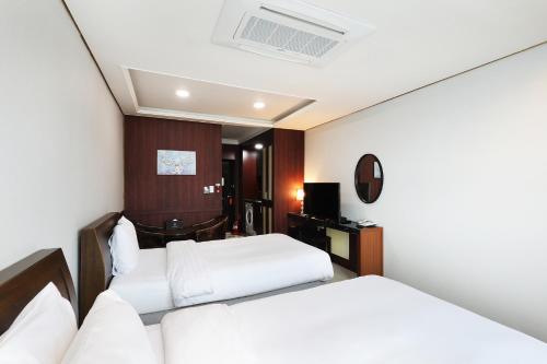 Deluxe Twin Room