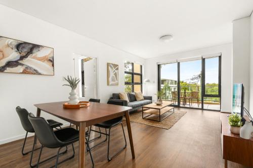 Stylish 2-Bed, 2-Bath with Parking in Lane Cove