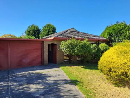 Central Glen, Ideal home! - Accommodation - Glen Waverley