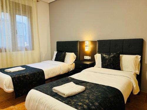 2 twin beds