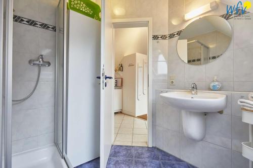 One-Bedroom Apartment image 5