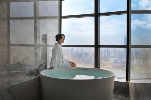 武漢襄投萬豪酒店 (Wuhan Marriott Hotel Wuchang) in 武漢