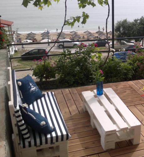 Varanda/terraço, LEMONELIA, one big,4-5 people and one small apartment ,2-3 people in Paralia (Fanari)