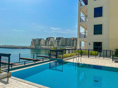 HiGuests - Stylish Boho 2BR Apartment Steps from La Mer Beach, Дубай