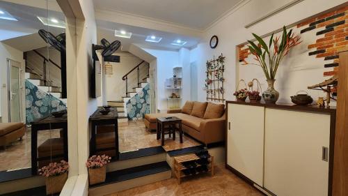 Top Location 3-4-5 Bedrooms House in Centre of Ha Noi - Clean, Cozy and Private - THE TOURNESOL