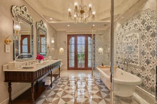 room detail thumbnail 2