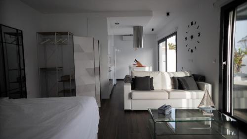 VILLA ANYWAY CONIL Un lujo frente al mar in Fuente del Gallo Beach