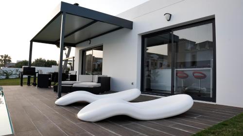 VILLA ANYWAY CONIL Un lujo frente al mar in Fuente del Gallo Beach