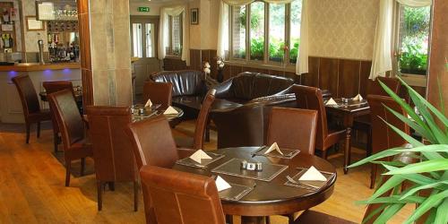 New Overlander Inn - image 5