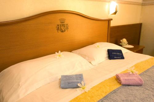Standard Double or Twin Room image 3