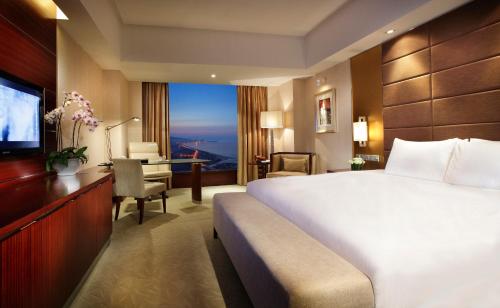 Crowne Plaza Yantai Sea View, an IHG Hotel