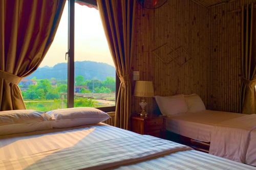 Twin Room with Pool View image 10