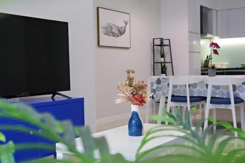 5 pax Santorini Colour Themed Suite at Paradigm Mall,PJ