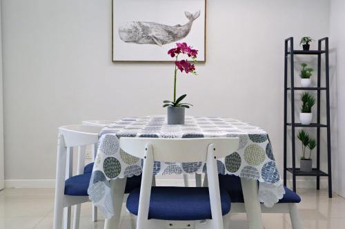 Designer Suite 4pax | Paradigm Mall | 2BR 2 Bath - image 14