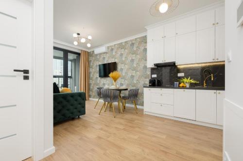 Elegant Apartment near Rondo ONZ by Renters Prestige - Warsaw