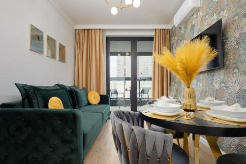 Elegant Apartment near Rondo ONZ by Renters Prestige - Warsaw