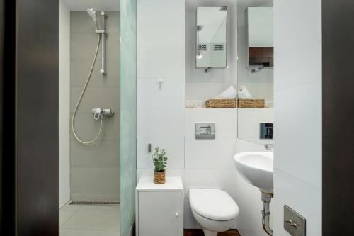 Katowicka Comfy Apartments next to Spodek by Noclegi Renters - image 2
