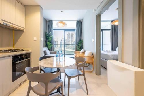 1BR Apartment in Zada Tower Business Bay - Close to Metro, Dubai