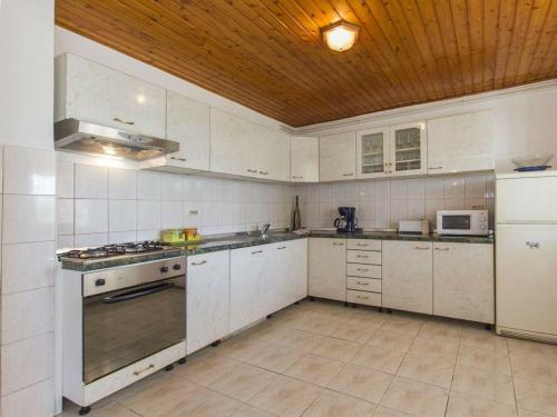 Five-Bedroom Holiday Home room in House House Vema