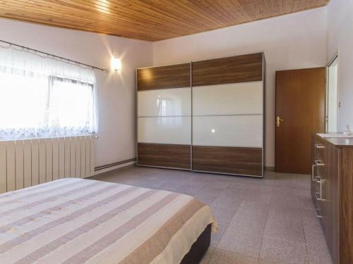 Five-Bedroom Holiday Home image 2