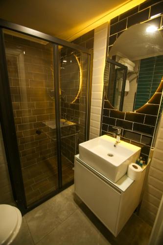 ÇEVİK PALACE HOTEL - 화장실