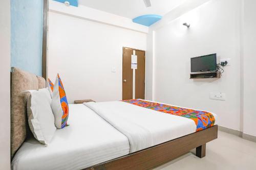 FabHotel Skylon, Near Mahatma Mandir