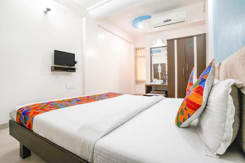 FabHotel Skylon, Near Mahatma Mandir