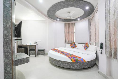 FabHotel Skylon, Near Mahatma Mandir