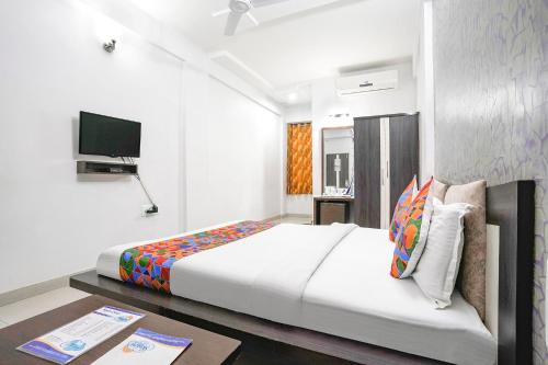 FabHotel Skylon, Near Mahatma Mandir