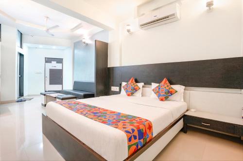 FabHotel Skylon, Near Mahatma Mandir