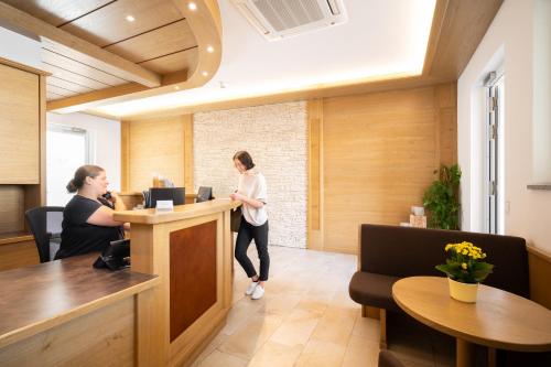 大堂, snooze apartments Holzkirchen in 霍爾茨基興