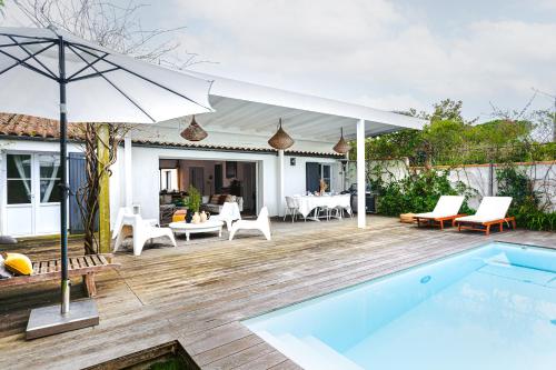 Villa with Garden View