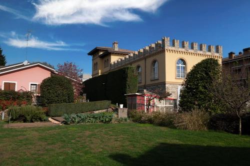 Viesnīcas āriene, Accomodation Hotel Castello Il Codirosso in Caronno Pertusella