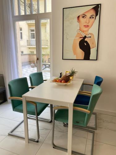 Superb Studio with 40 sqm Terrace in the Greens of Buda City Centre, Budapest (photo 5)