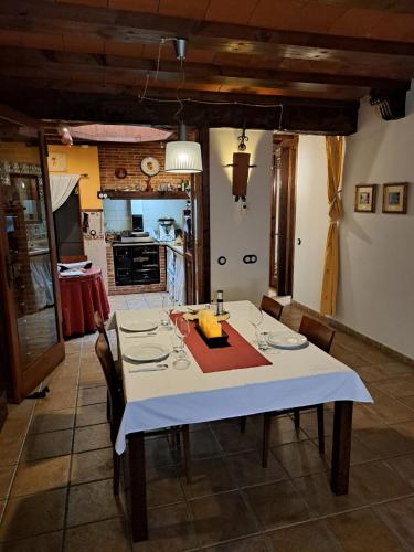 Jagatud salong / TV-ala, Vinarius - Exclusiva Posada Rural con cava romana del siglo III y manantial in Valverdon