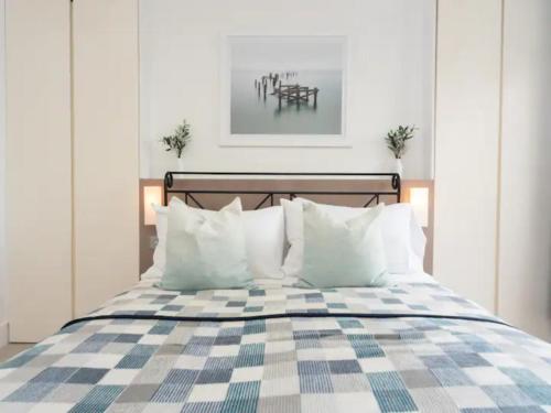 Stylish 3-Bed Duplex Apartment Near Notting Hill - Pass the Keys - image 10