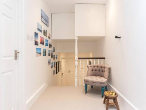 Stylish 3-Bed Duplex Apartment Near Notting Hill - Pass the Keys - image 9