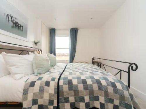 Stylish 3-Bed Duplex Apartment Near Notting Hill - Pass the Keys - image 12