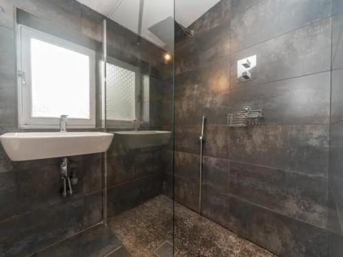 Stylish 3-Bed Duplex Apartment Near Notting Hill - Pass the Keys - image 11